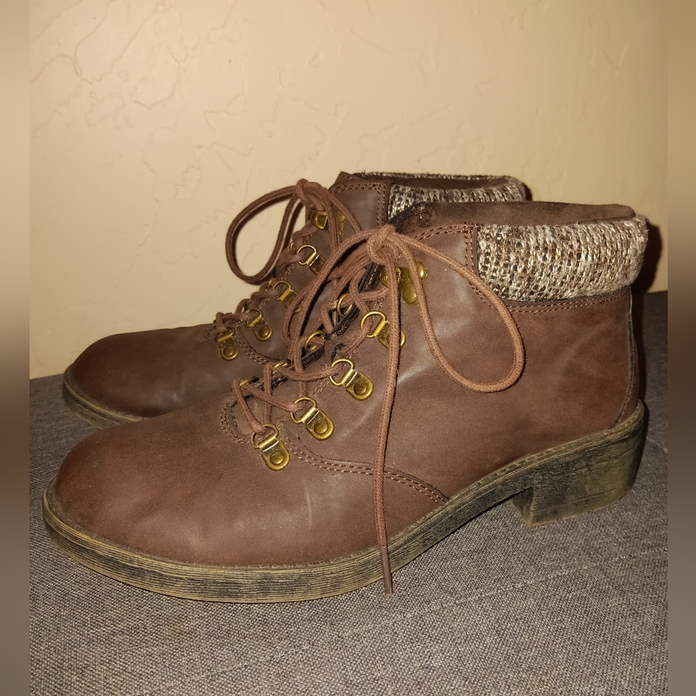 Size 8.5, Rocket Dog, Brown Ankle Boot.